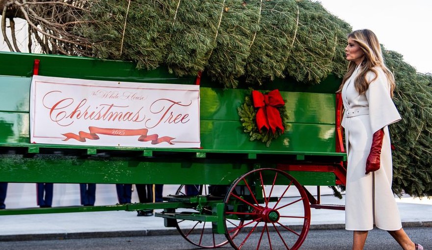 Comienza la Temporada Navideña en la Casa Blanca con la Recepción del Árbol de Navidad 2025
