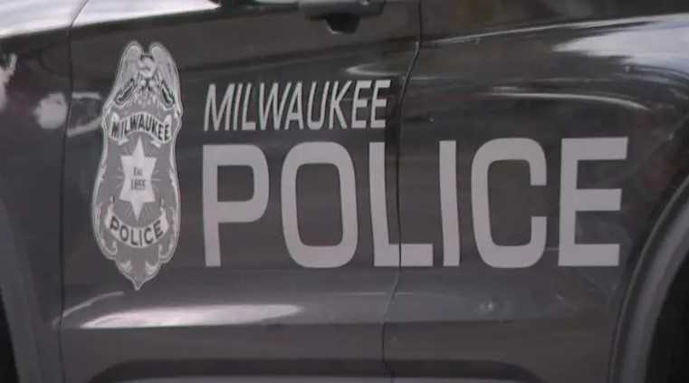 Policía de Milwaukee Investiga Tiroteo del Domingo en la Madrugada que Dejó Herido a un Joven de 18 Años