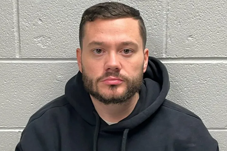 Alerta de Impostor: Hombre de NJ Acusado por Usar Auto de Seguridad Nacional de su Esposa para Hacerse Pasar por Agente Federal